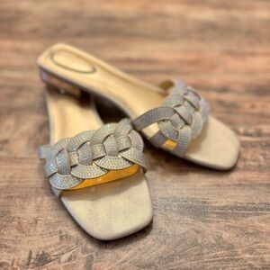 NWOT Bandolino Rosegold Manto Braided Slide Mules with Rhinestone Detail